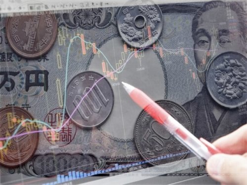 チャートと現金が写った場面で、チャートをペンで指している画像